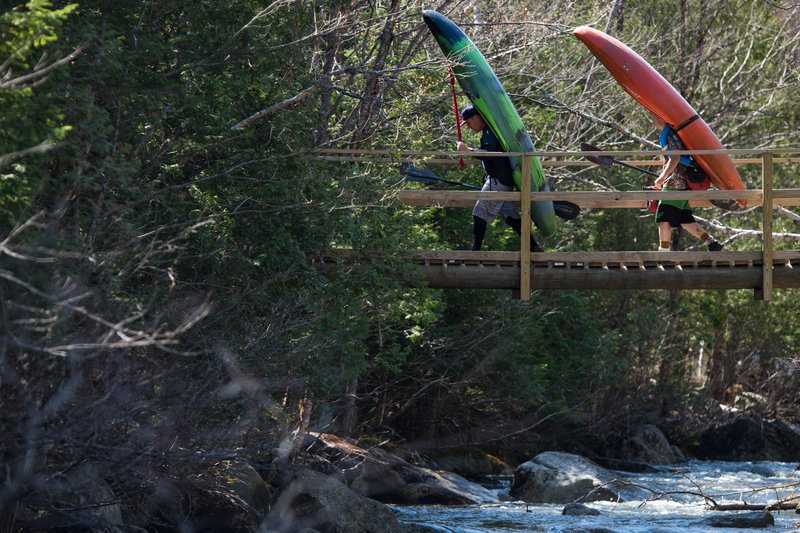 steve-fisher-hudson-river-whitewater-kayak-kayaking-hanging-spear-video-film